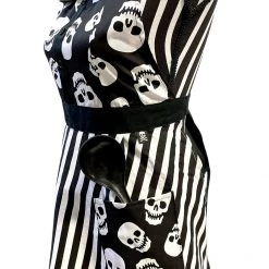 SOURPUSS LUST FOR SKULLS APRON