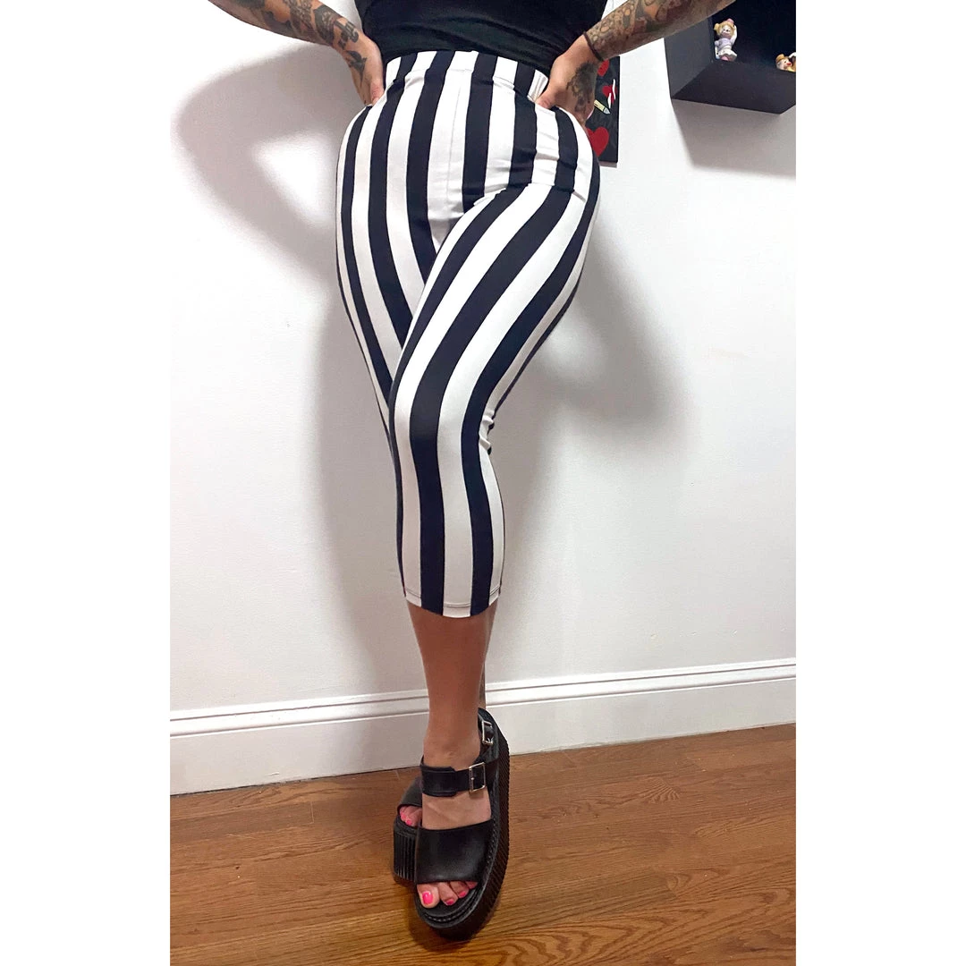 SOURPUSS STRIPED KNIT CAPRIS BLK/WHT What's New