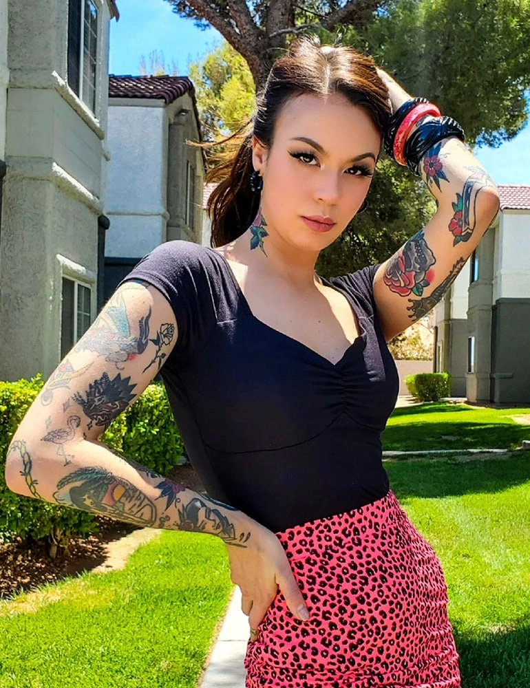 SOURPUSS VAVAVOOM TOP BLACK Shop Sour+Plus