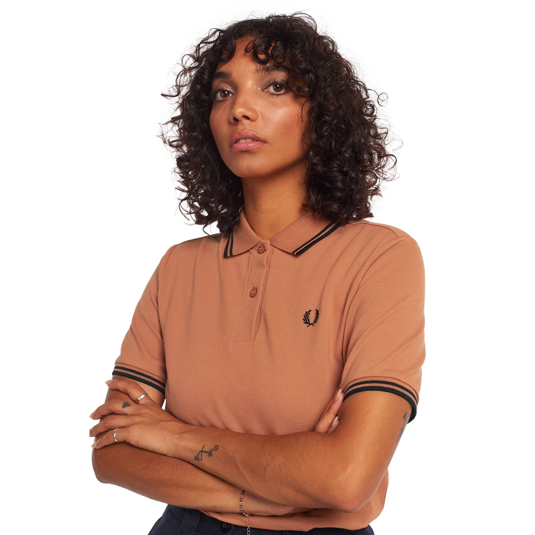 FRED PERRY GIRLS TWIN TIPPED POLO COURT CLAY/BLACK Shop Sour+Plus