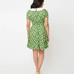 UNIQUE VINTAGE GREEN & WHITE DAISY MARGOT FIT & FLARE DRESS