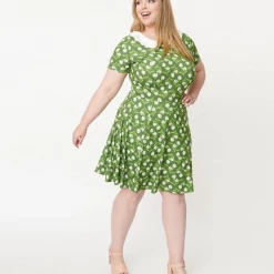 UNIQUE VINTAGE GREEN & WHITE DAISY MARGOT FIT & FLARE DRESS