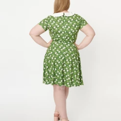 UNIQUE VINTAGE GREEN & WHITE DAISY MARGOT FIT & FLARE DRESS